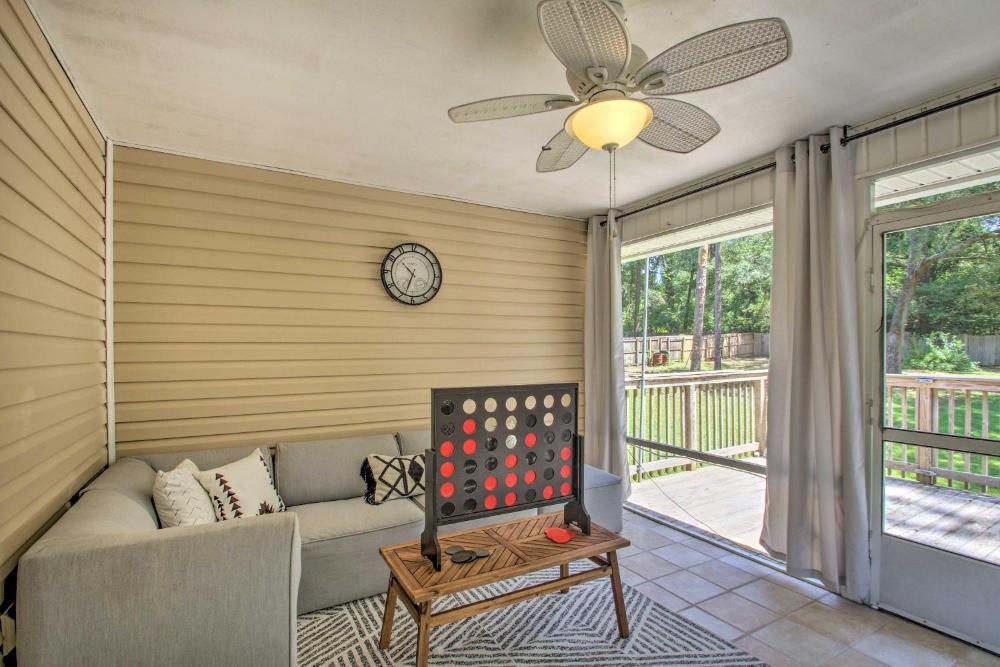 Cozy-Modern Pensacola Home Large Yard, Grill